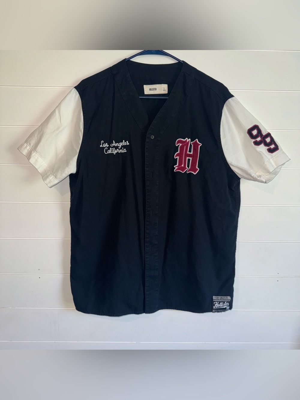 Hollister Black Baseball-Style Men’s Shirt with White Sleeves Embroidered